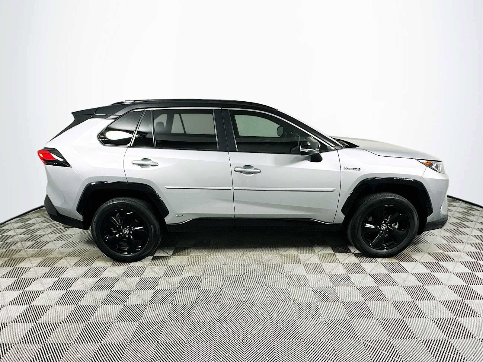 Used 2021 Toyota RAV4 XSE AWD/4WD image 8