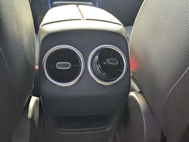 Used 2025 Mercedes-Benz GLB 250 image 17