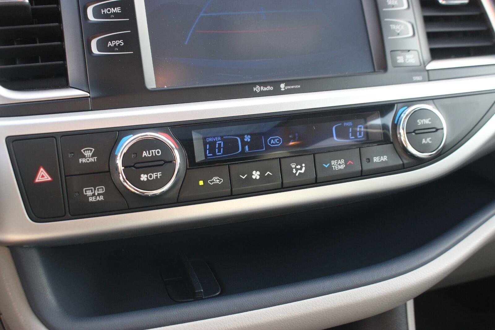 Used 2015 Toyota Highlander XLE FWD image 26