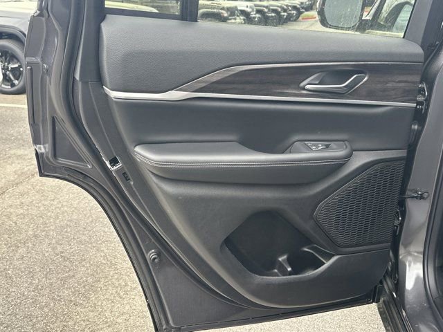 New 2026 Jeep Grand Cherokee Laredo image 20