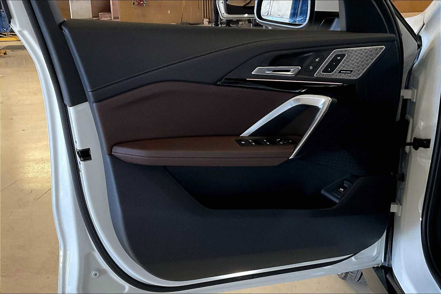 Used 2025 BMW X1 xDrive28i w/ Technology Package image 13