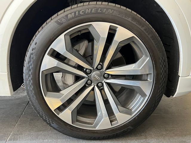 Used 2019 Audi Q8 Prestige AWD/4WD image 12