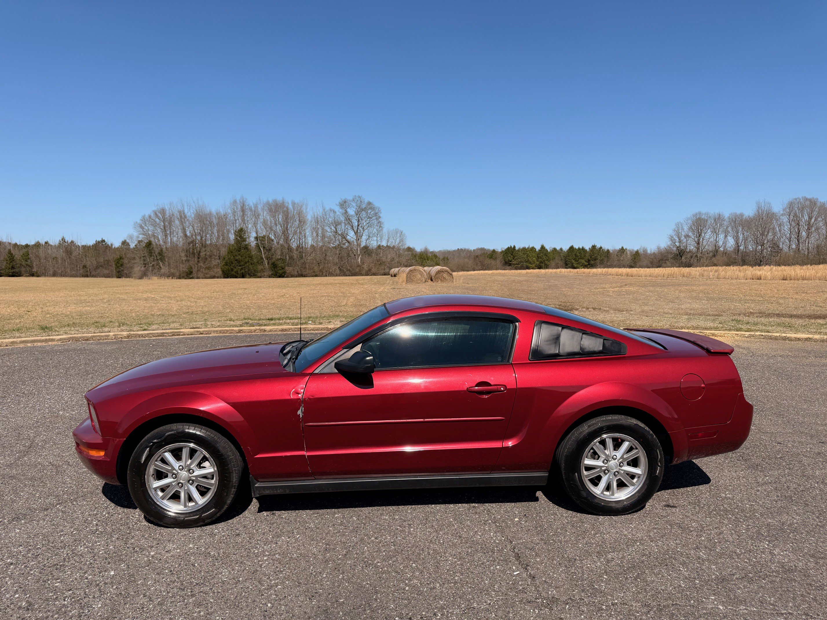 Used 2007 Ford Mustang Coupe RWD image 2