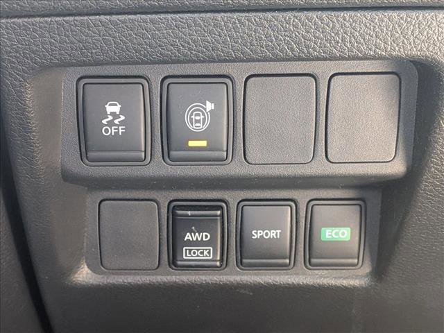 Used 2017 Nissan Rogue SV AWD/4WD image 13