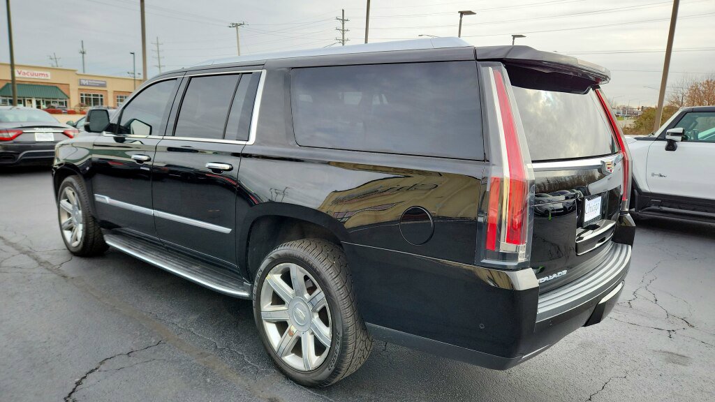 Used 2018 Cadillac Escalade ESV Luxury AWD/4WD image 7