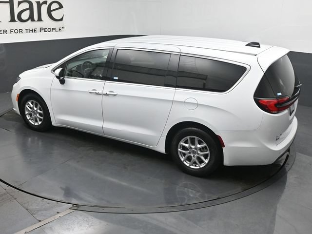 Used 2023 Chrysler Pacifica Touring-L FWD image 41