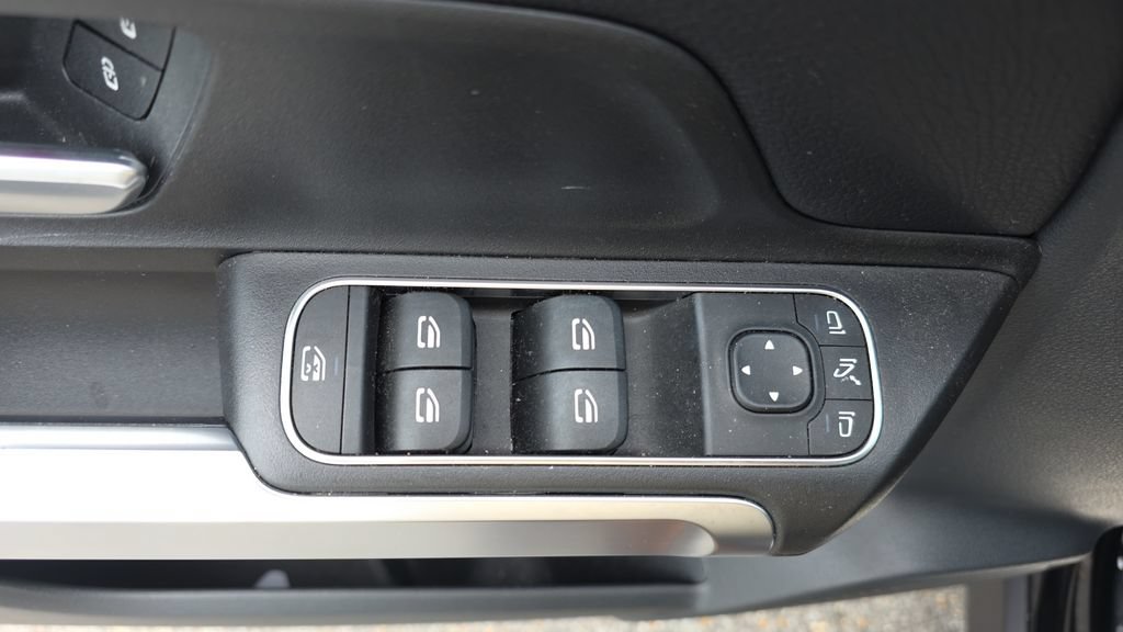 Used 2024 Mercedes-Benz GLB 250 image 12