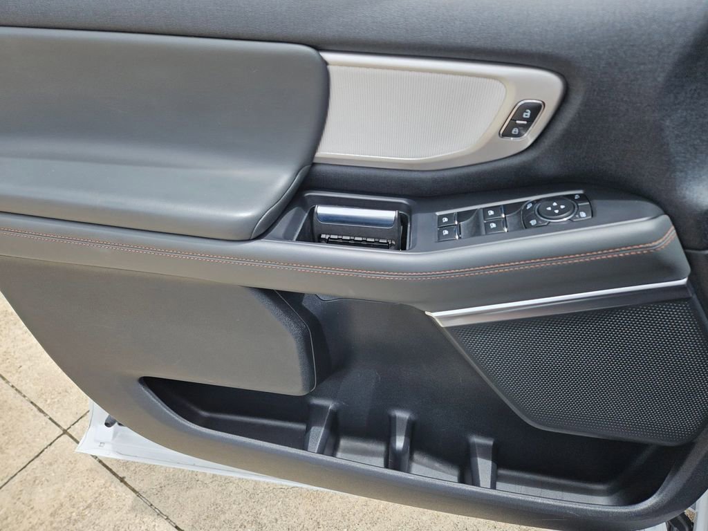 Used 2025 Ford Expedition Active AWD/4WD image 17