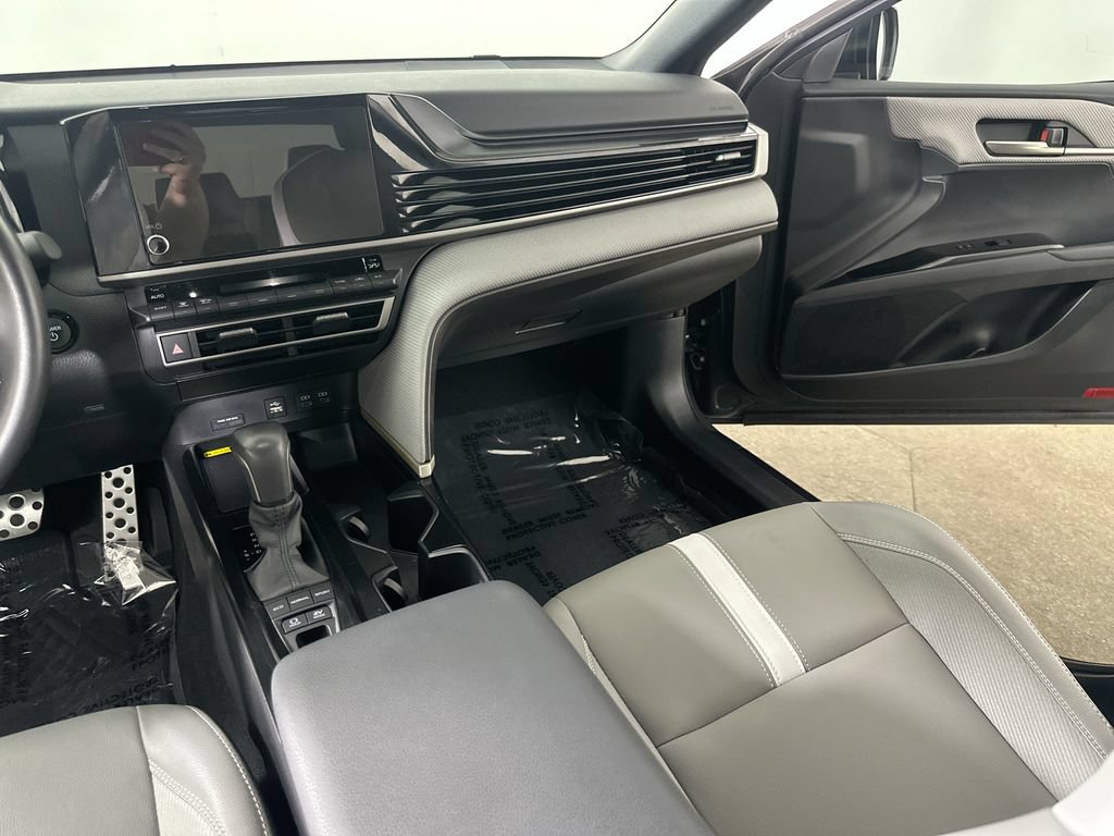 Used 2025 Toyota Camry SE FWD image 21