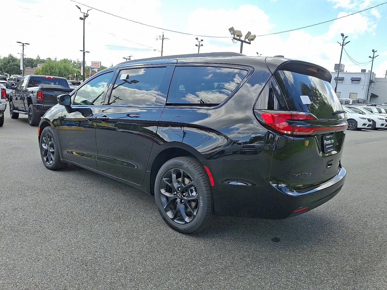 New 2026 Chrysler Pacifica Limited image 5