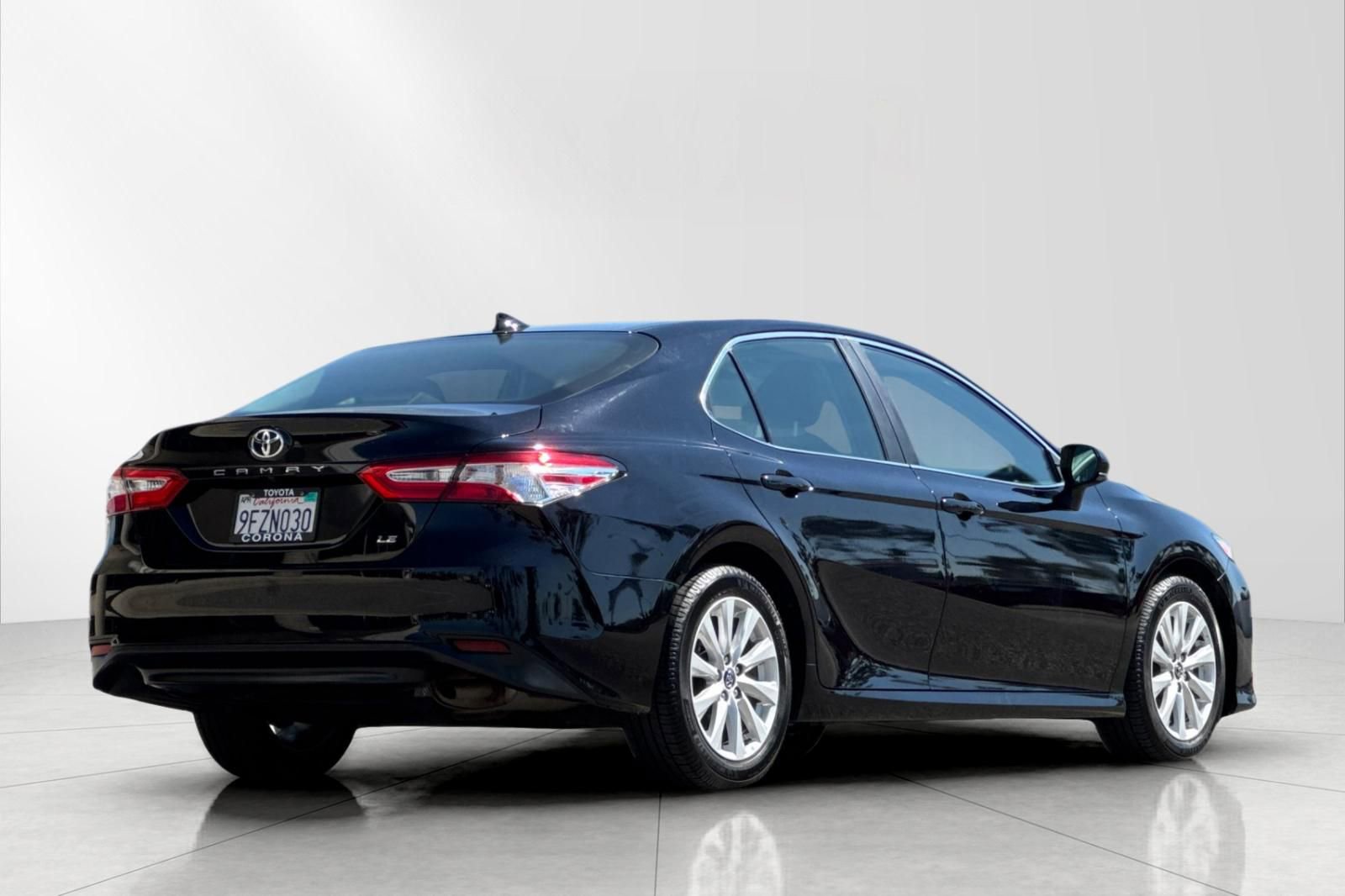 Used 2020 Toyota Camry LE image 4