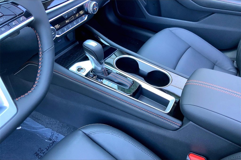 New 2025 Nissan Altima 2.5 SR image 8