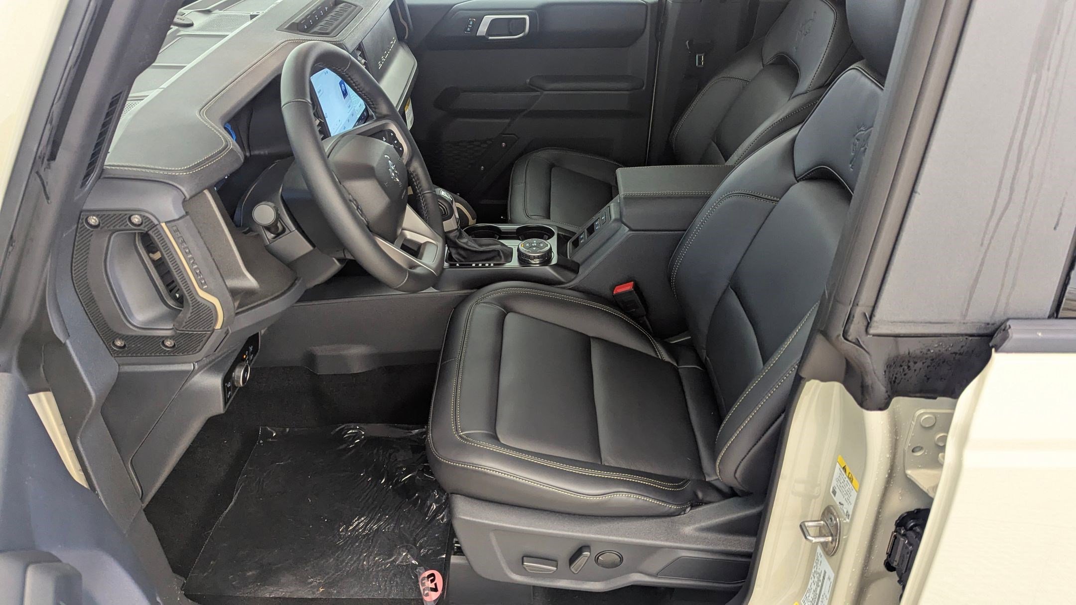 New 2025 Ford Bronco Badlands image 4