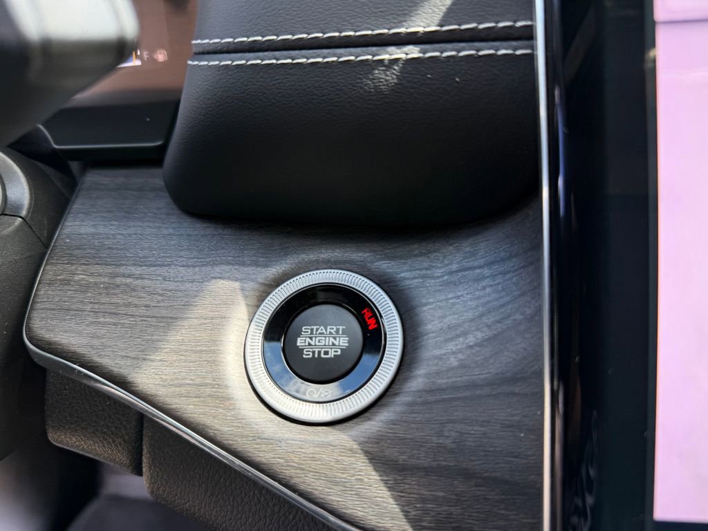 Used 2023 Jeep Grand Cherokee Overland w/ Luxury Tech Group IV image 7