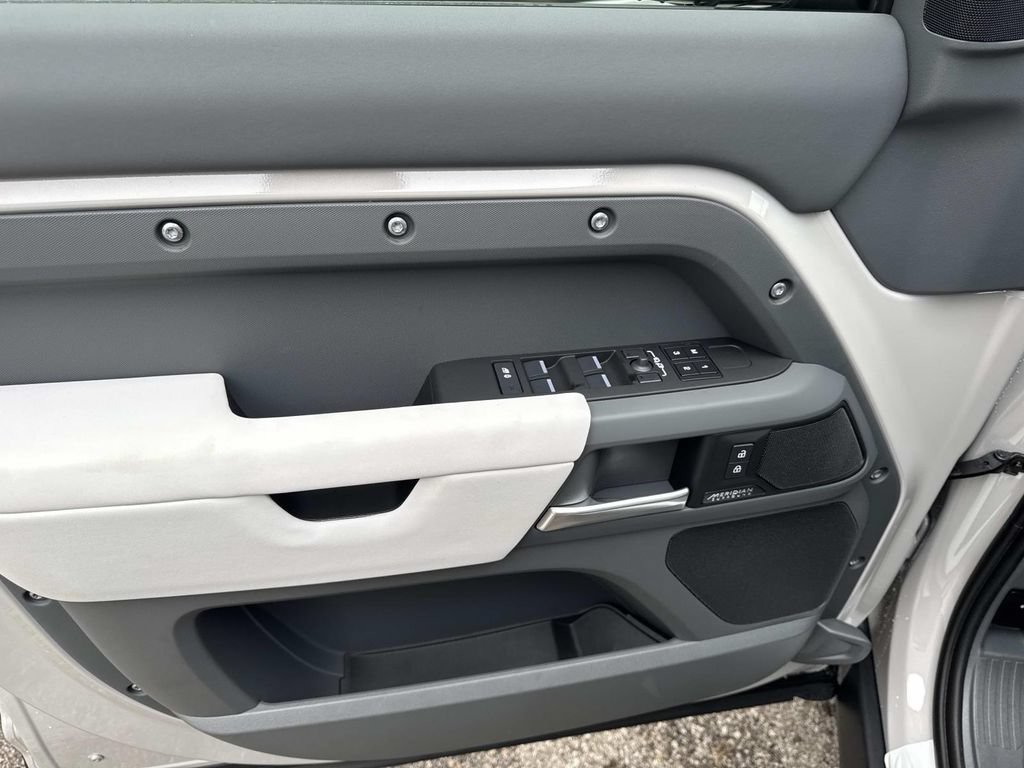 New 2026 Land Rover Defender 110 X-Dynamic SE AWD/4WD image 20