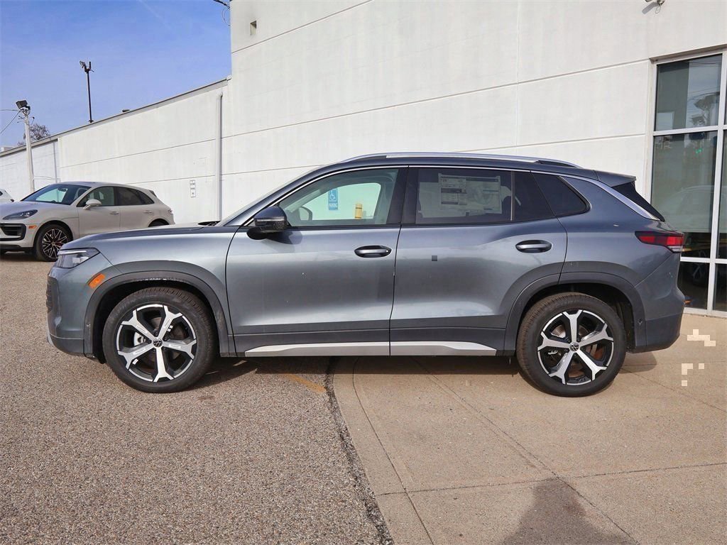 New 2026 Volkswagen Tiguan SE image 2