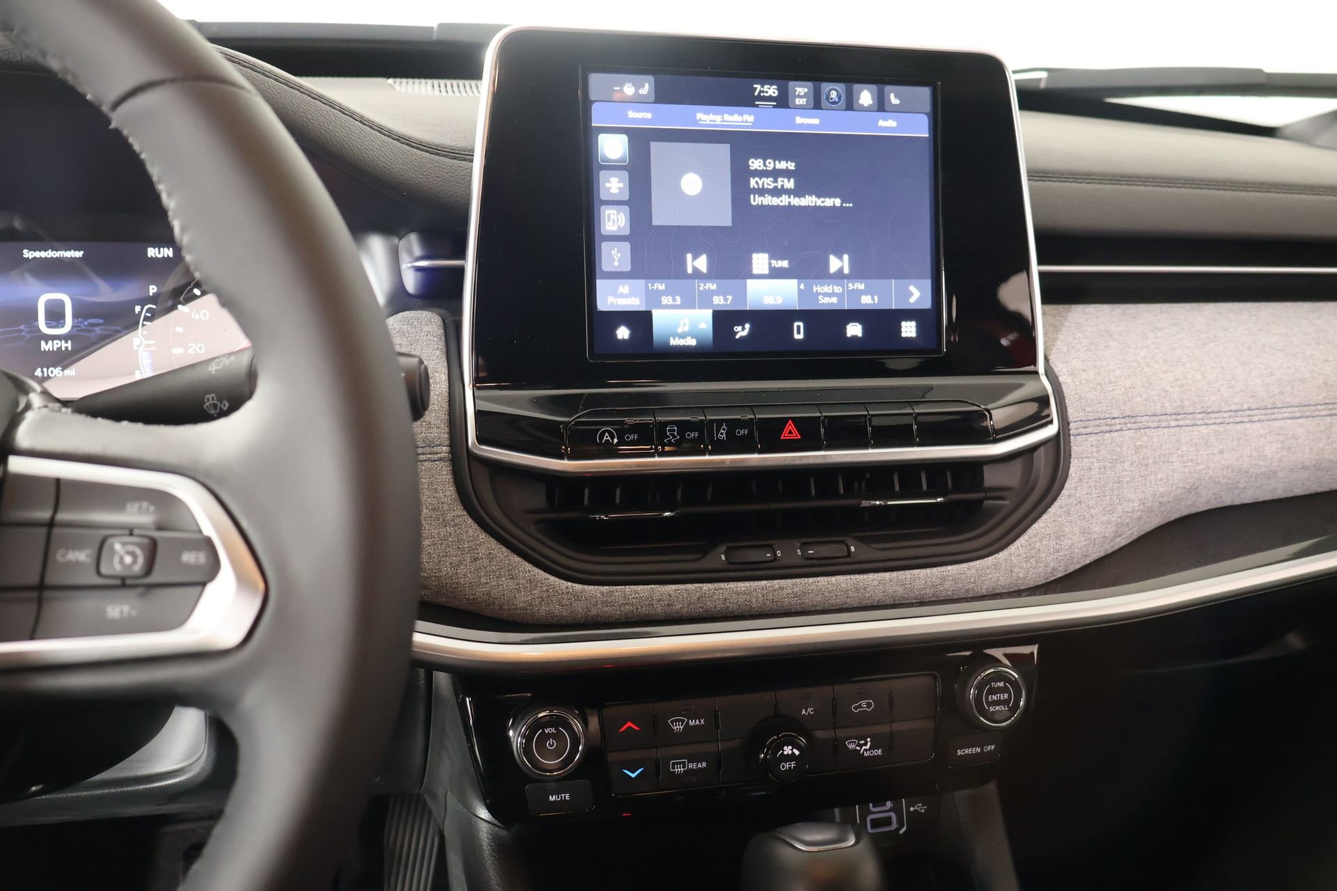 Used 2025 Jeep Compass Latitude image 5
