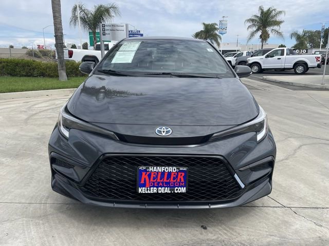 Used 2025 Toyota Corolla SE w/ SE Premium Package FWD image 3