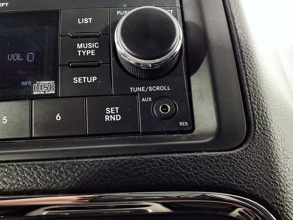 Used 2017 Dodge Grand Caravan SXT FWD image 22