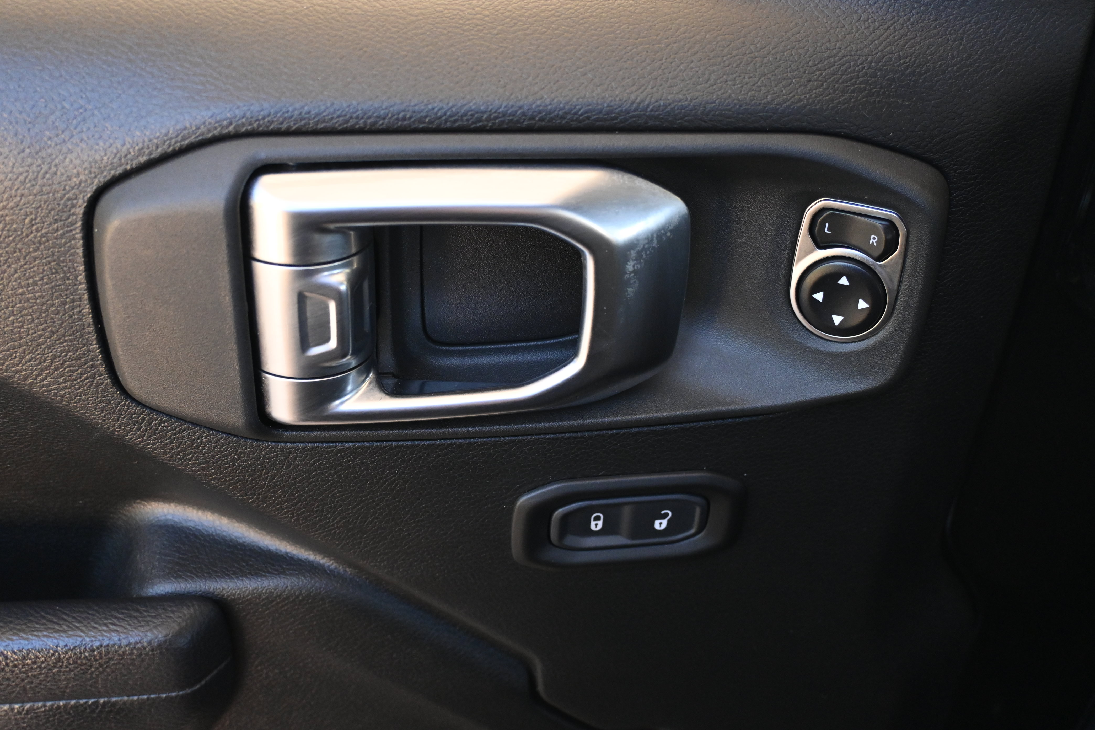 Used 2024 Jeep Wrangler Unlimited Sport AWD/4WD image 14