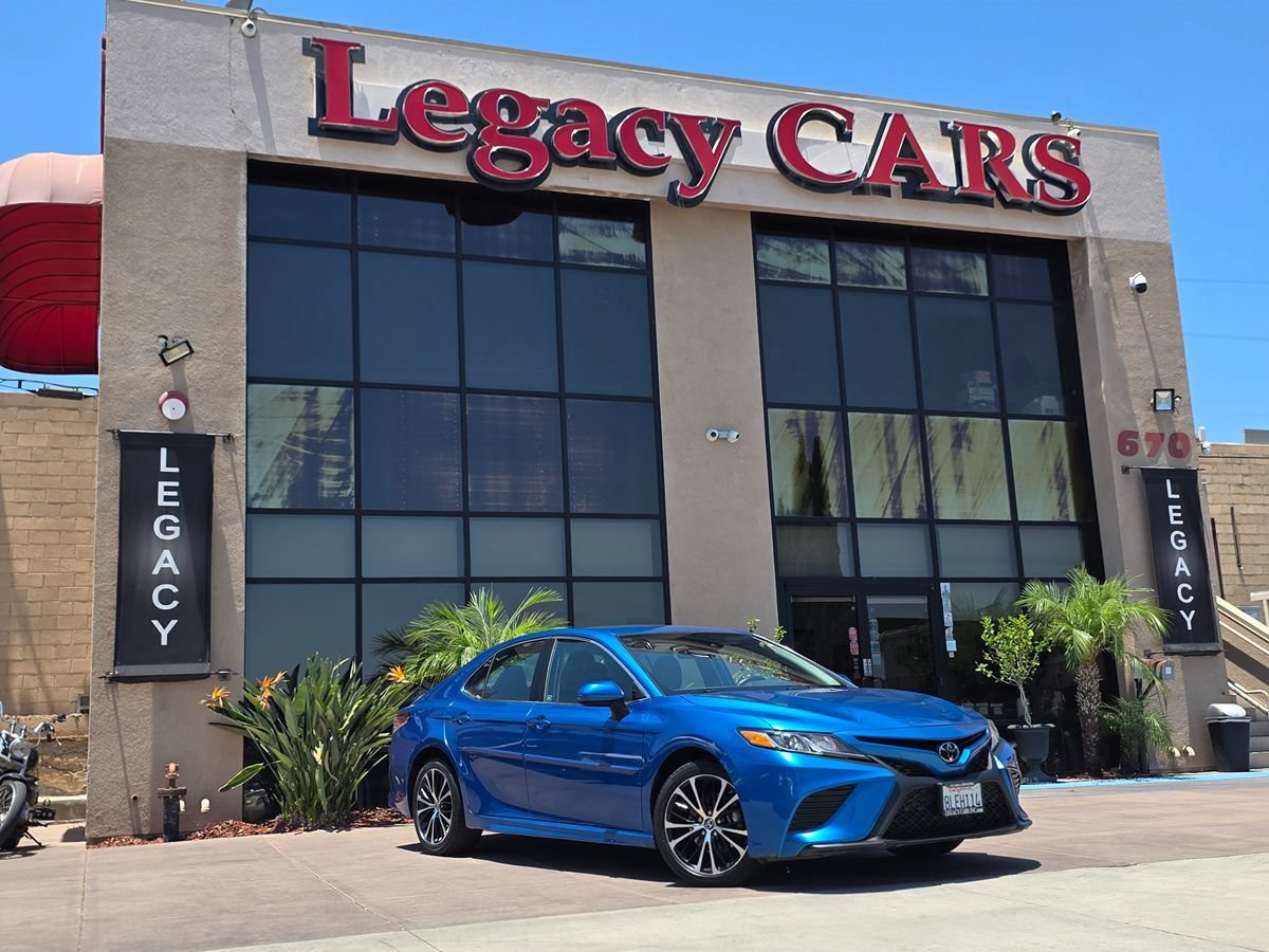 Used 2019 Toyota Camry SE FWD image 2
