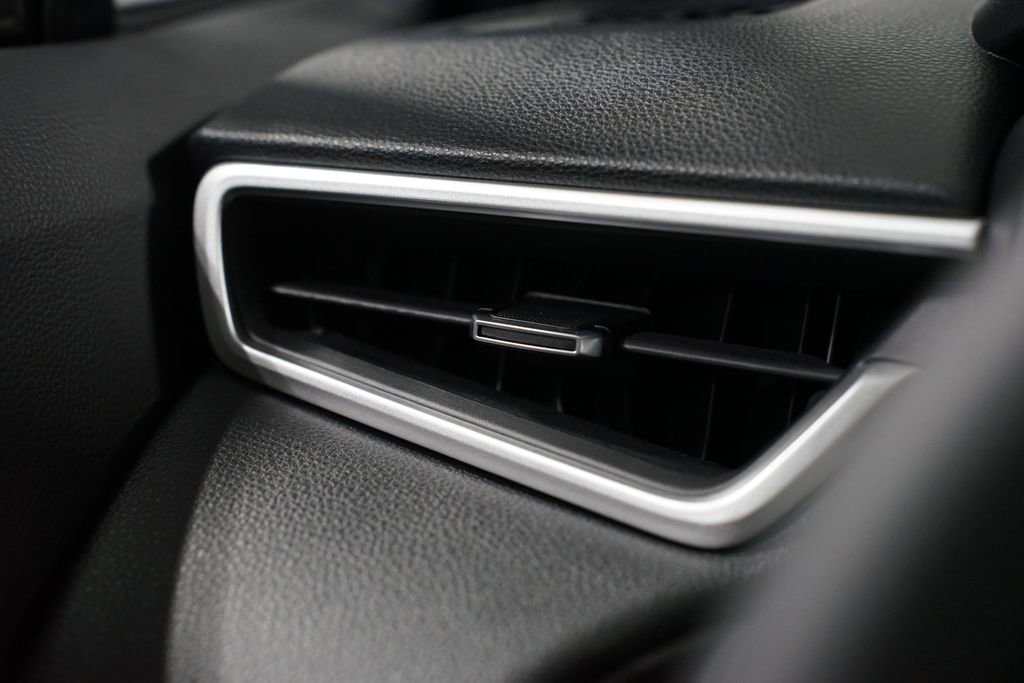 Used 2025 Toyota Corolla Cross AWD Hybrid w/ Convenience Package image 27