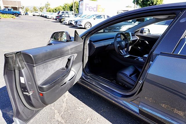 Used 2021 Tesla Model 3 Standard Range Plus image 43