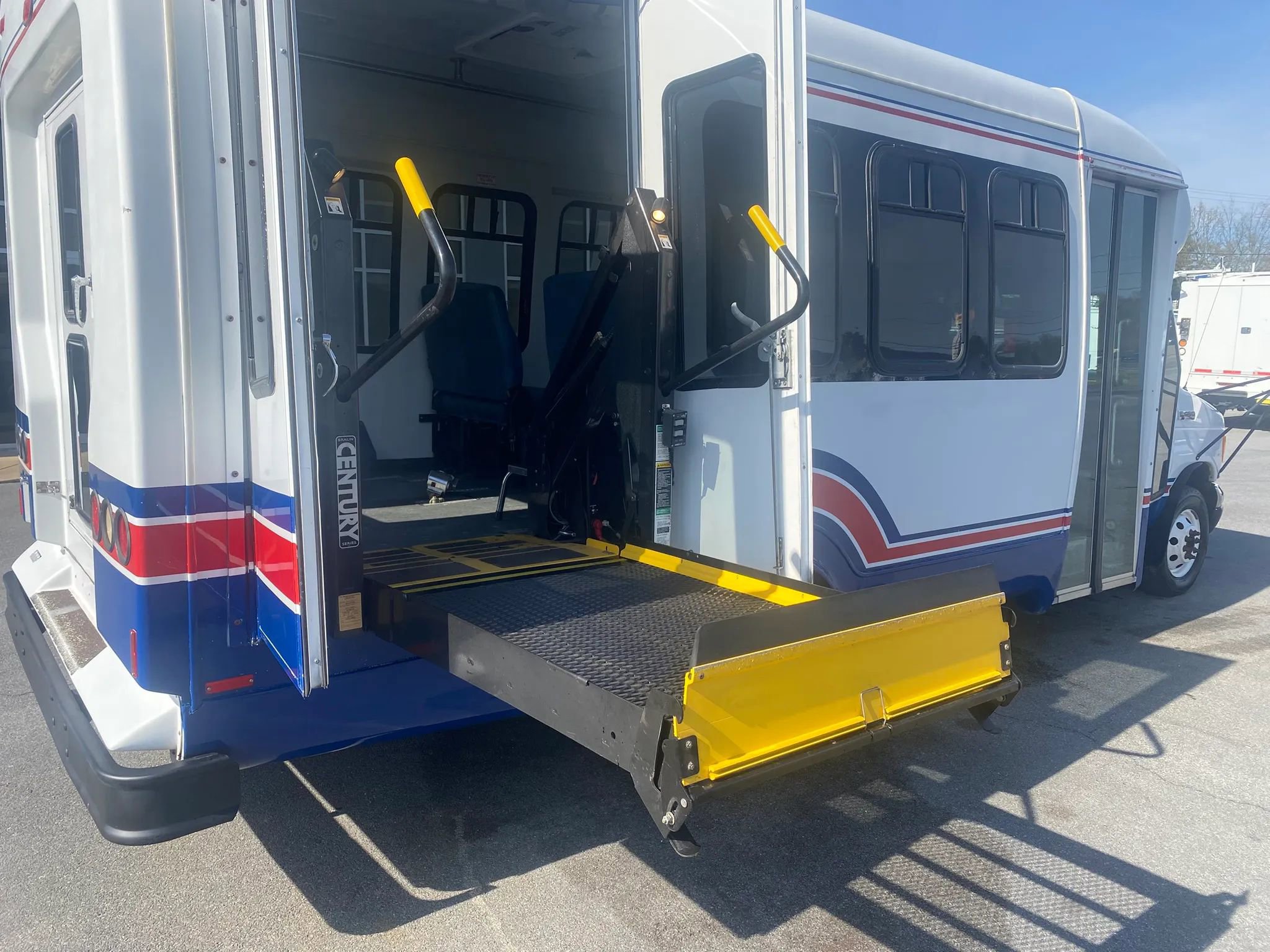 Used 2006 Ford E-450 and Econoline 450 image 25