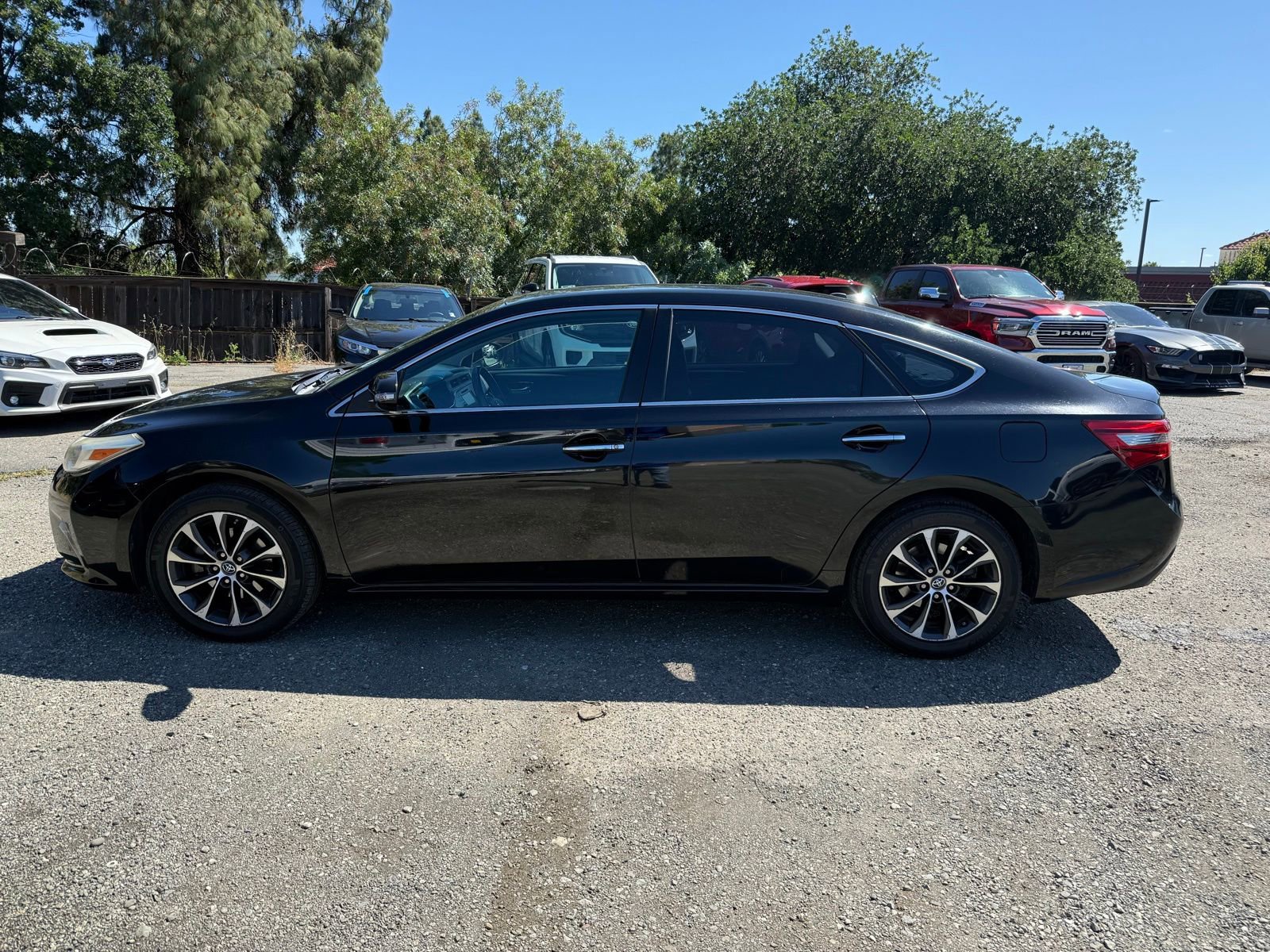 Used 2018 Toyota Avalon XLE image 2