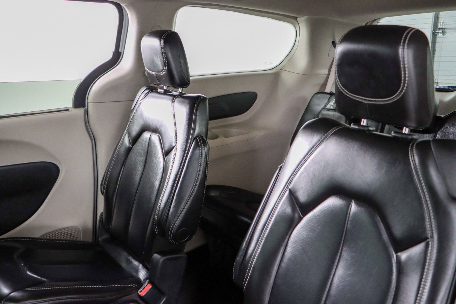 Used 2023 Chrysler Pacifica Touring-L image 24