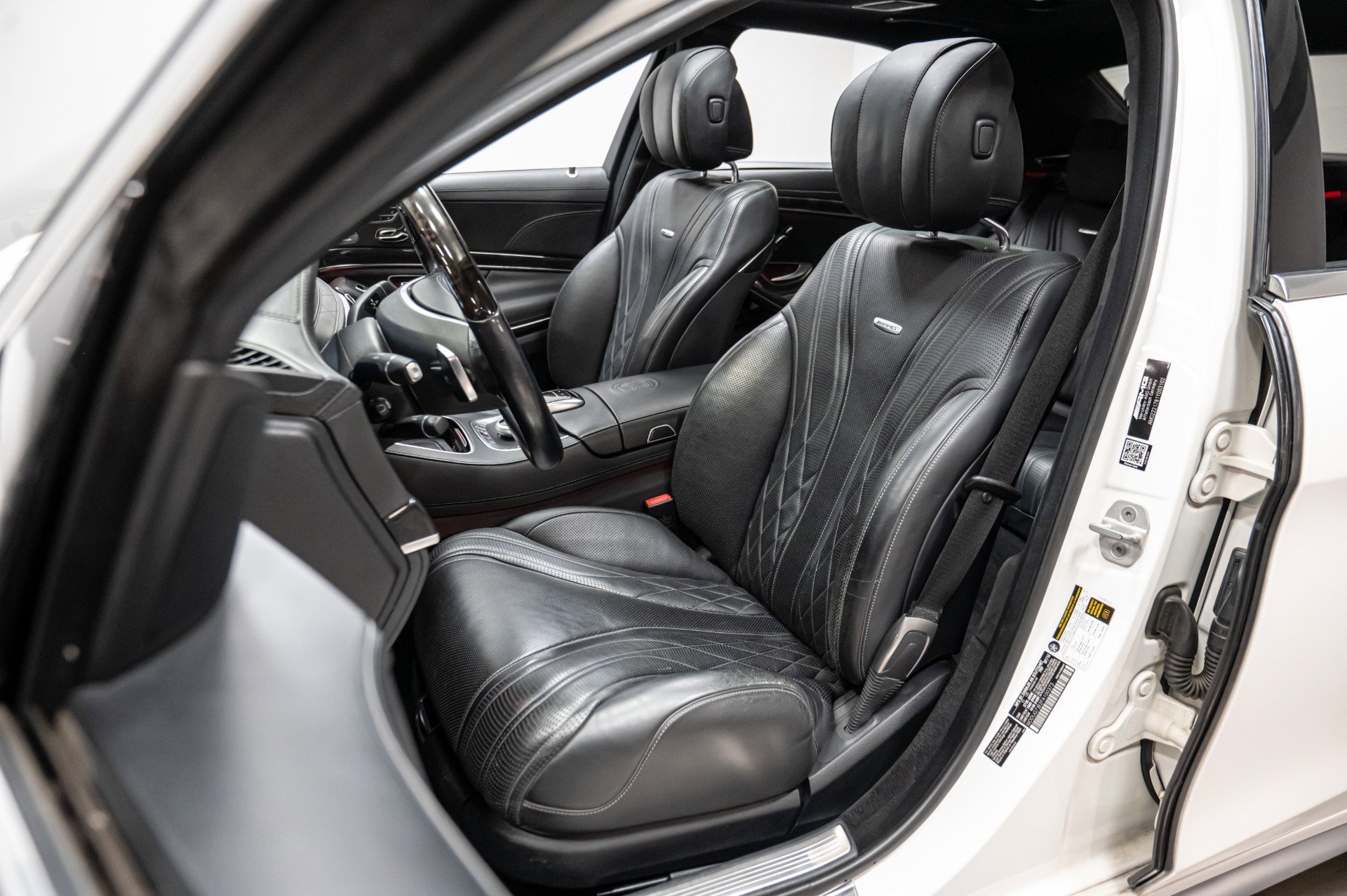 Used 2015 Mercedes-Benz S 63 AMG 4MATIC Sedan w/ Driver Assistance Package image 4