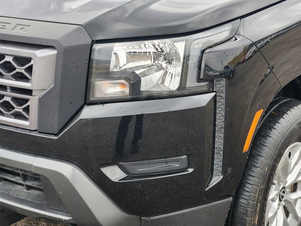 Used 2024 Nissan Frontier SV image 10