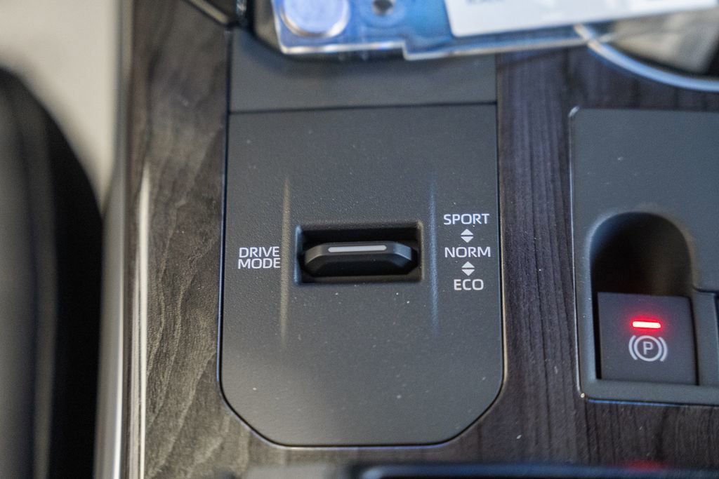 New 2026 Toyota Highlander Platinum image 28