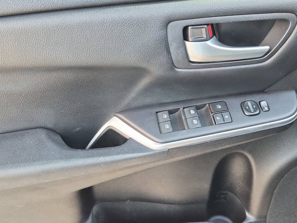 Used 2017 Toyota Camry SE FWD image 11