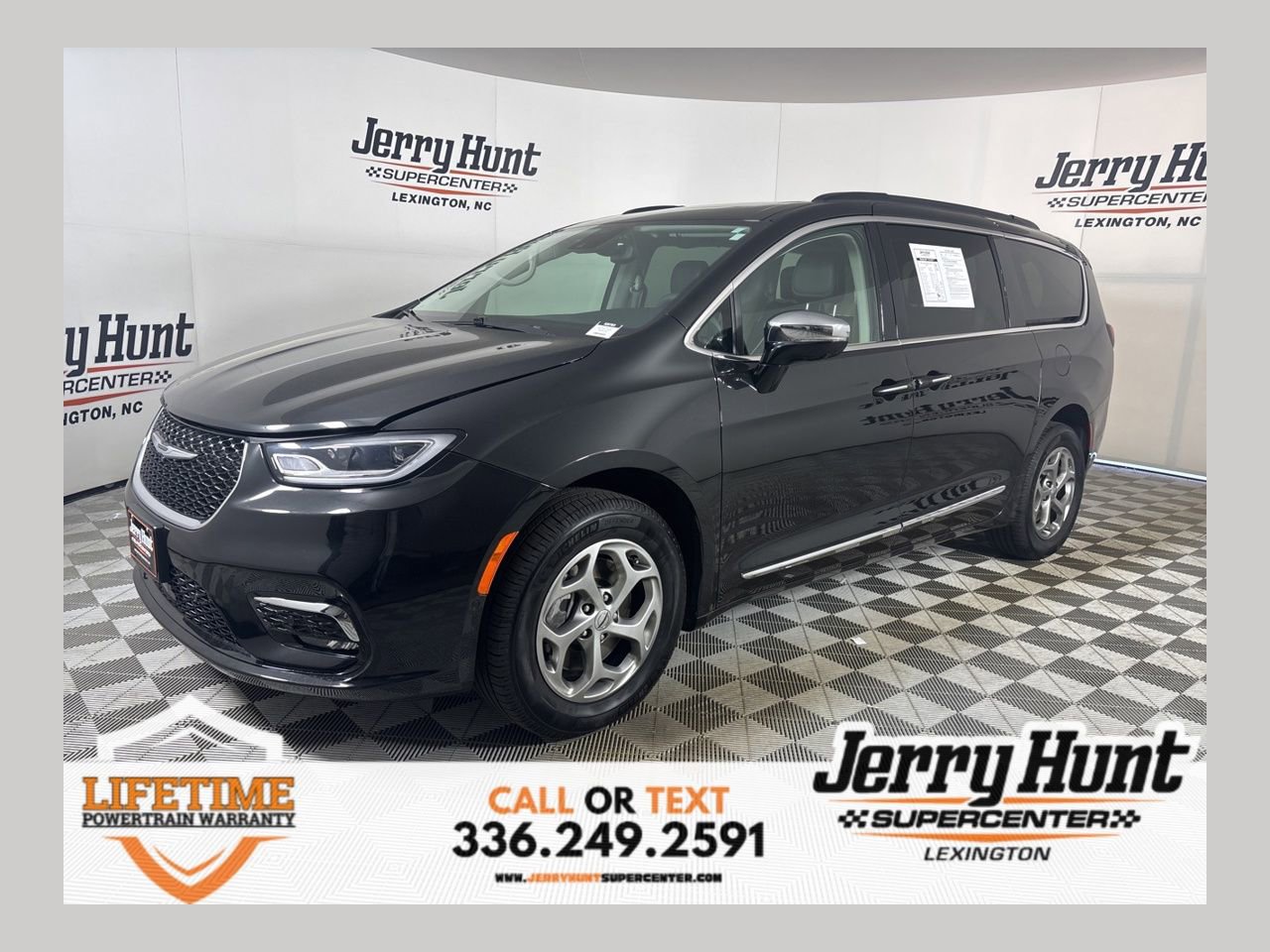 Used 2023 Chrysler Pacifica Limited image 1
