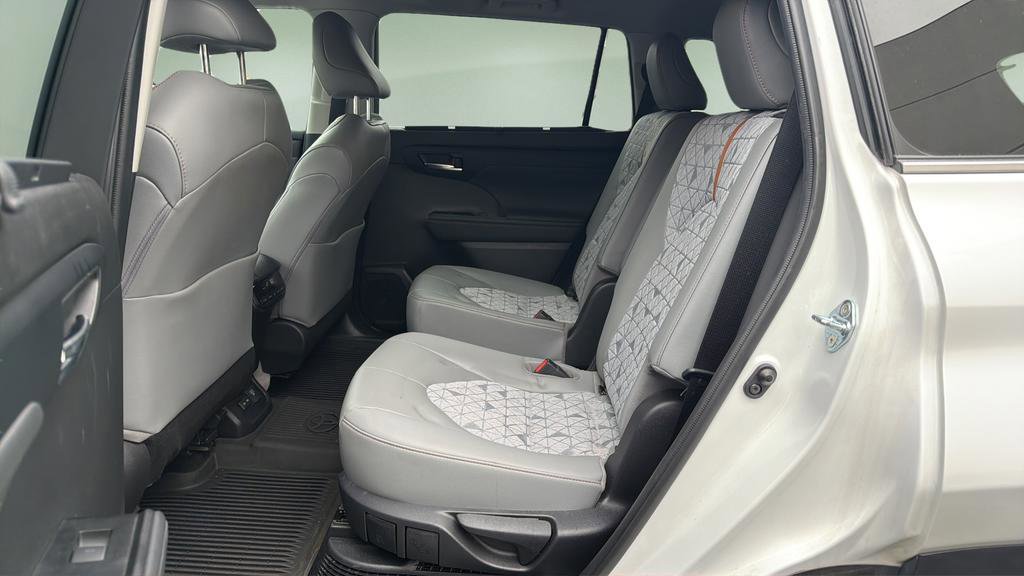 Used 2022 Toyota Highlander Bronze Edition image 14