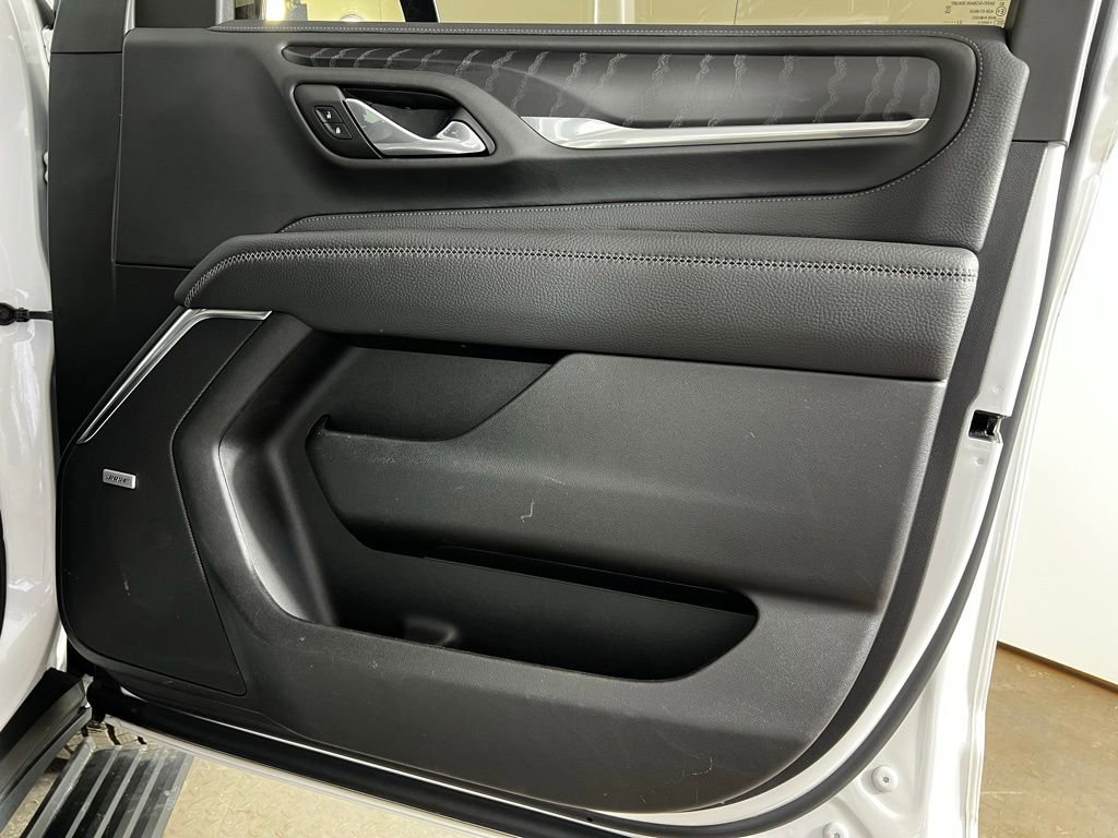 Used 2023 GMC Yukon XL Denali w/ Denali Reserve Package image 19