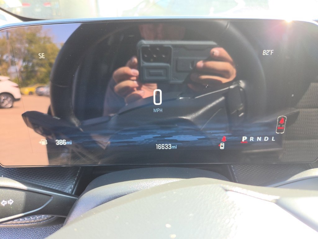 Used 2026 Chevrolet Equinox LT FWD image 2