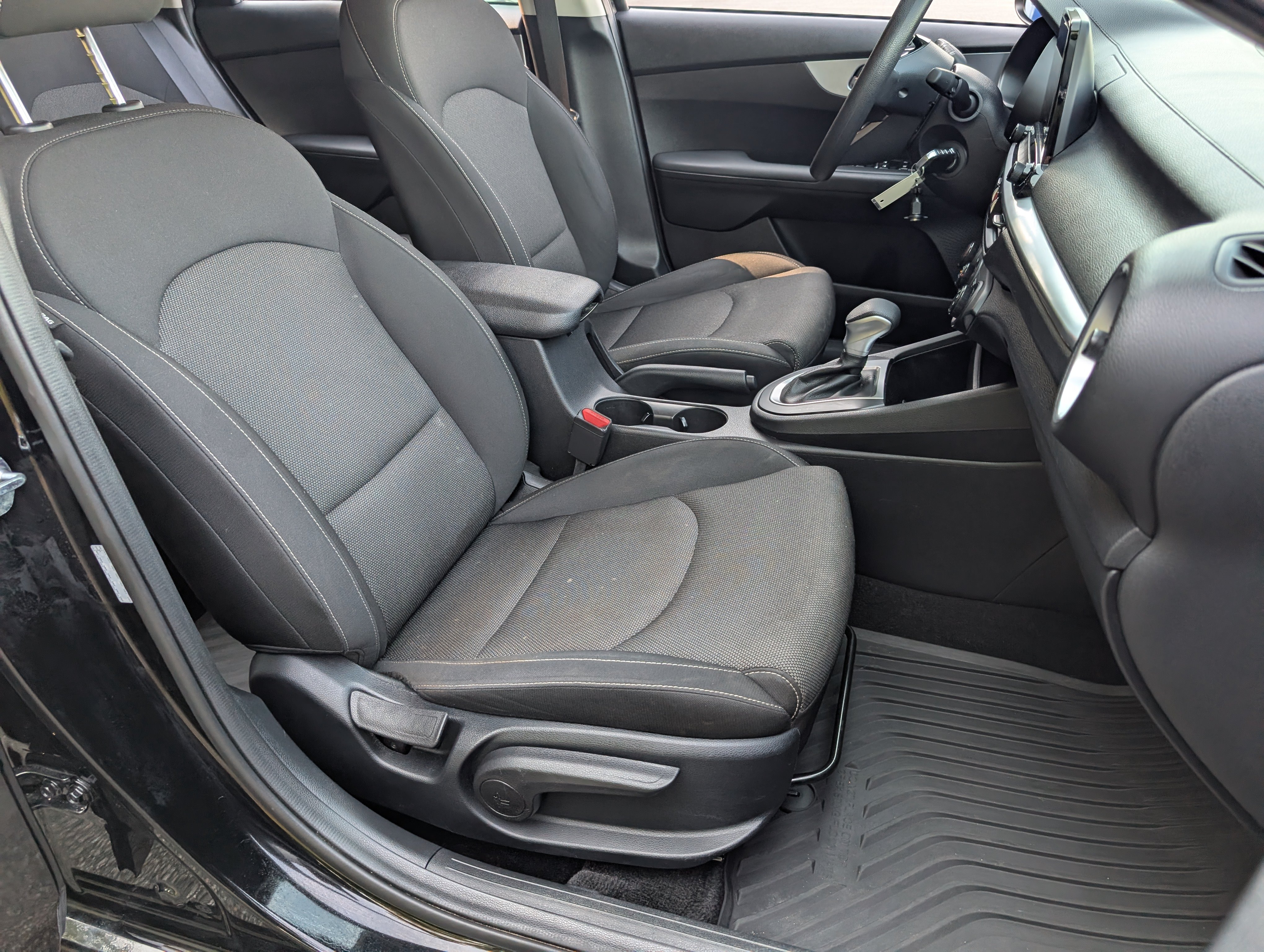 Used 2024 Kia Forte LXS w/ LXS Technology Package FWD image 20