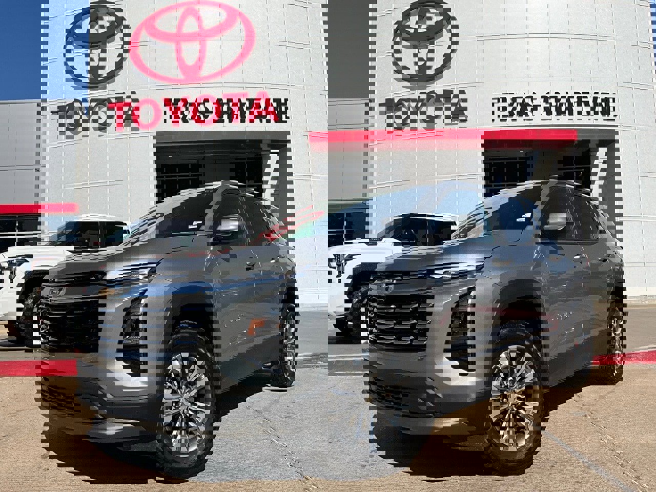 Used 2025 Chevrolet Equinox LT image 2