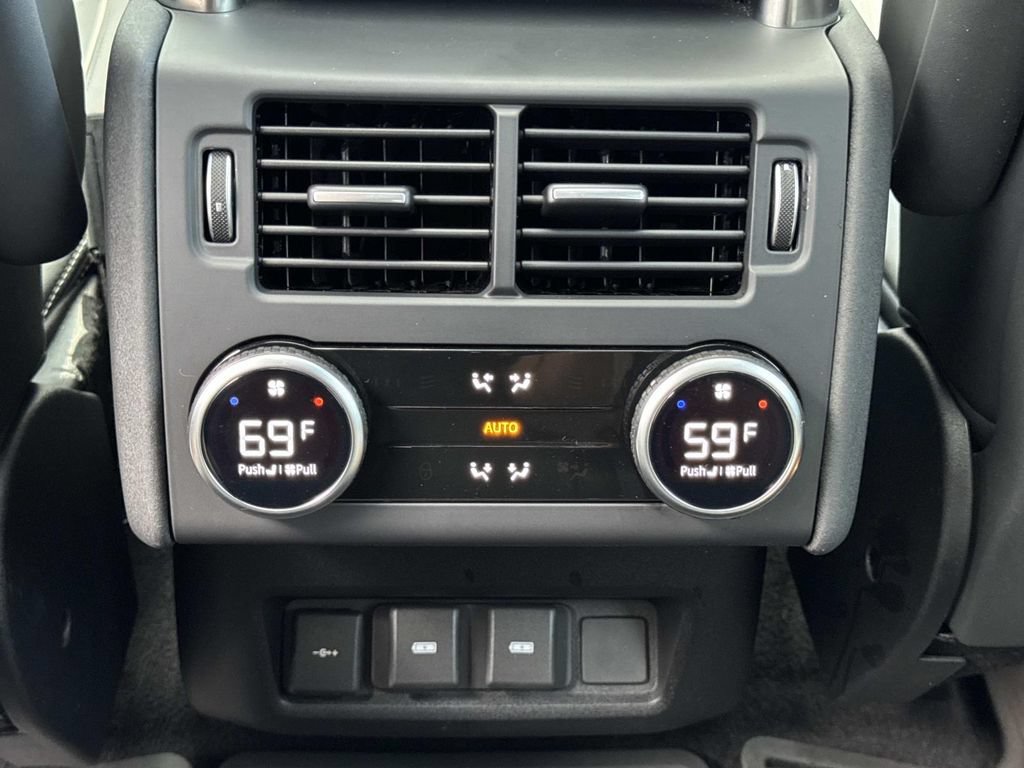 Certified 2024 Land Rover Discovery Dynamic SE AWD/4WD image 17