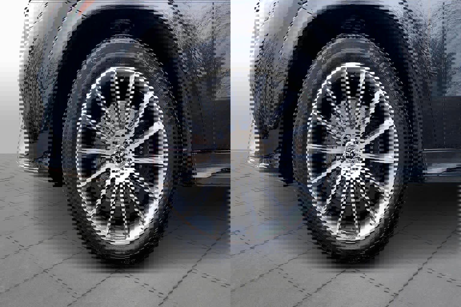 Used 2024 Mercedes-Benz GLE 350 4MATIC image 11