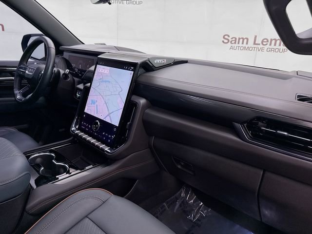 Used 2025 GMC Yukon AT4 w/ AT4 Premium Package image 33
