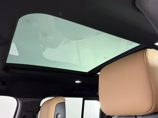 New 2026 Land Rover Defender 110 X-Dynamic SE AWD/4WD image 25