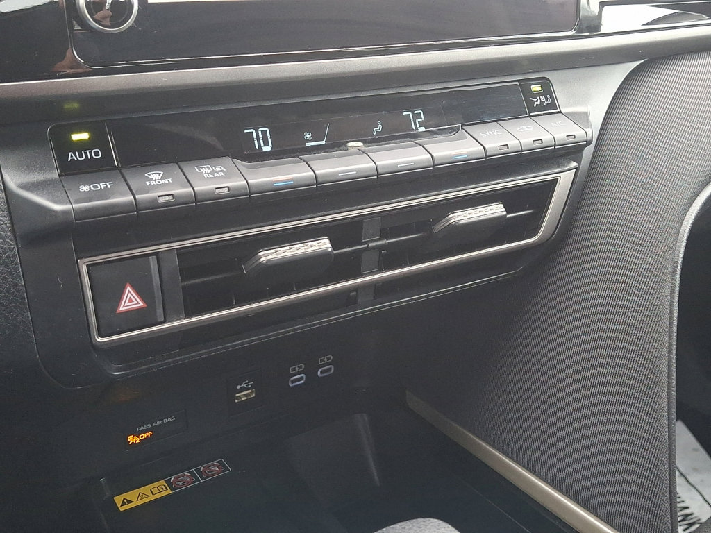 Used 2025 Toyota Camry LE image 29