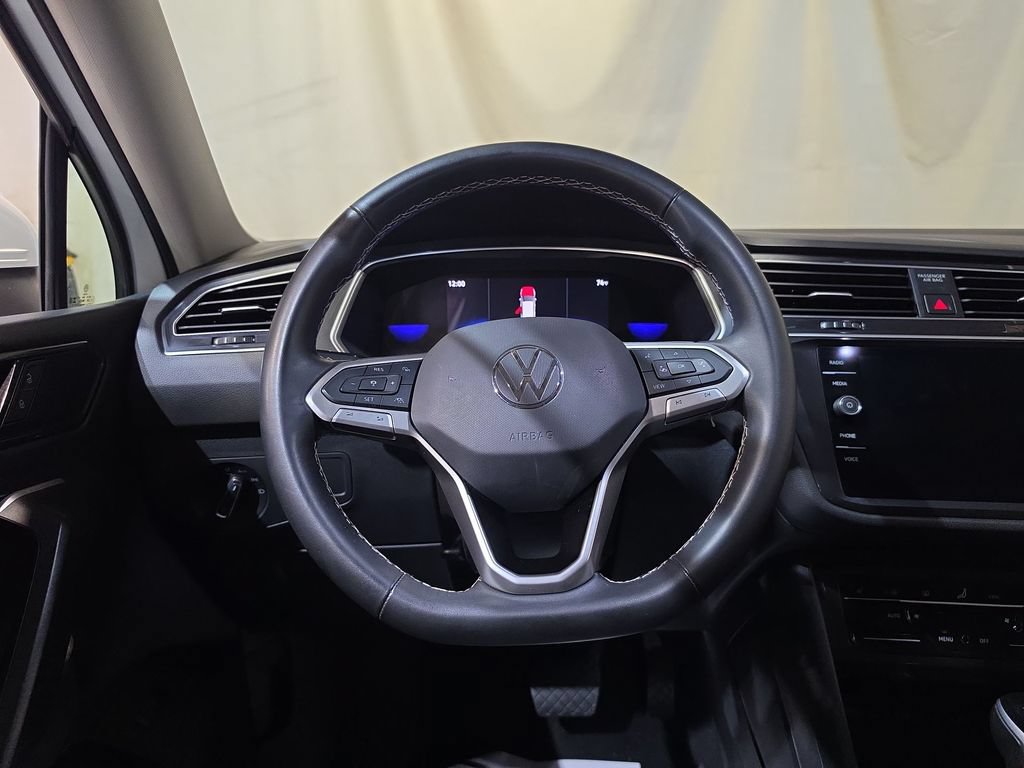 Used 2024 Volkswagen Tiguan SE FWD image 11