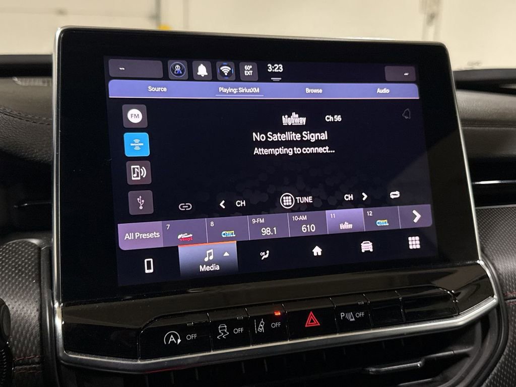 Used 2025 Jeep Compass Trailhawk AWD/4WD image 14