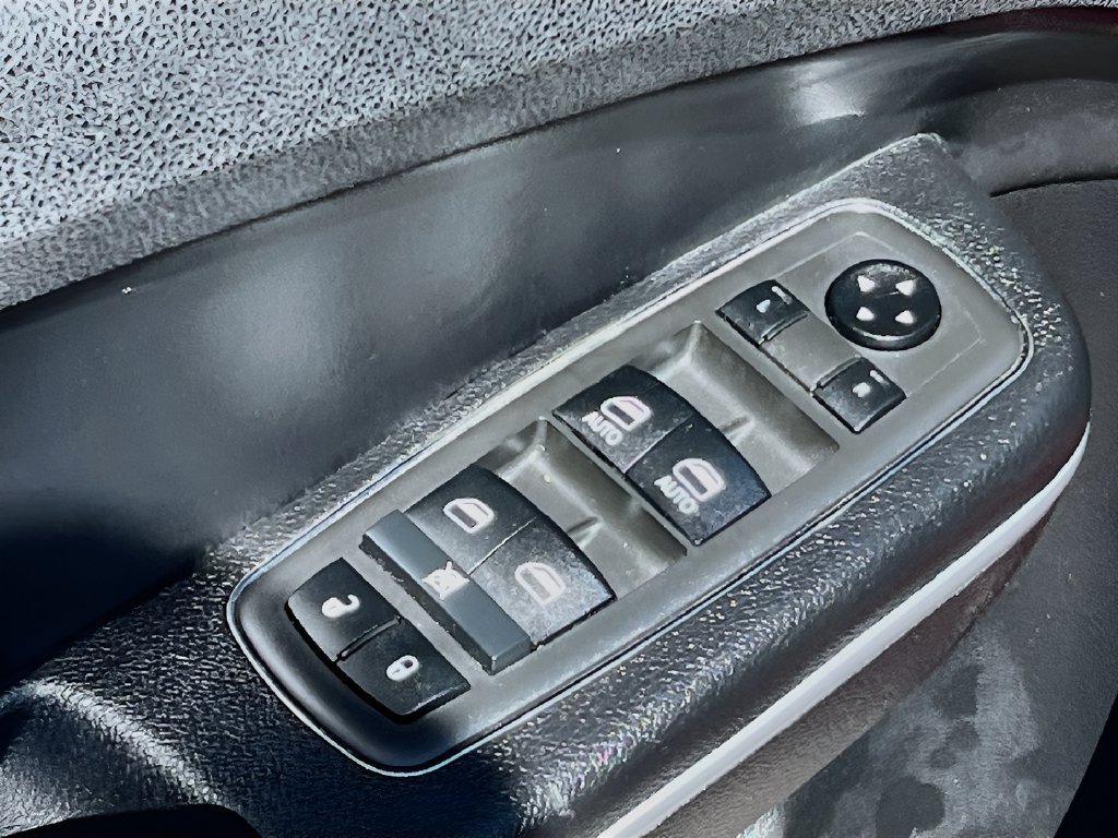 Used 2021 Chrysler 300 S RWD image 18