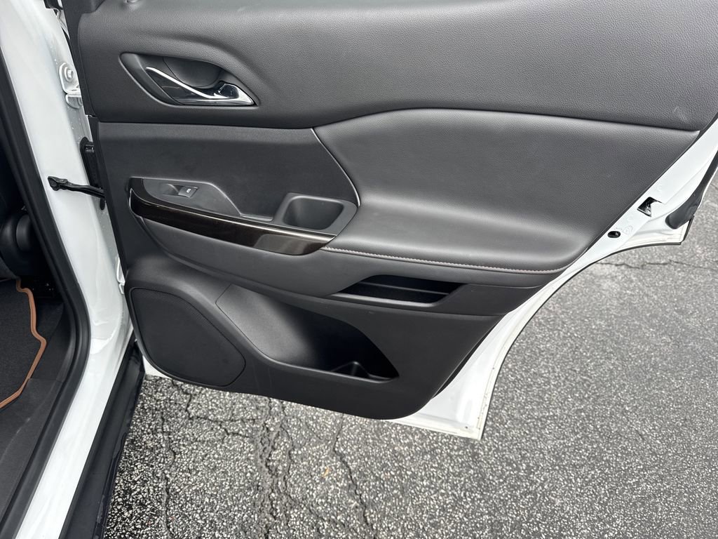 Used 2023 GMC Acadia AT4 image 16