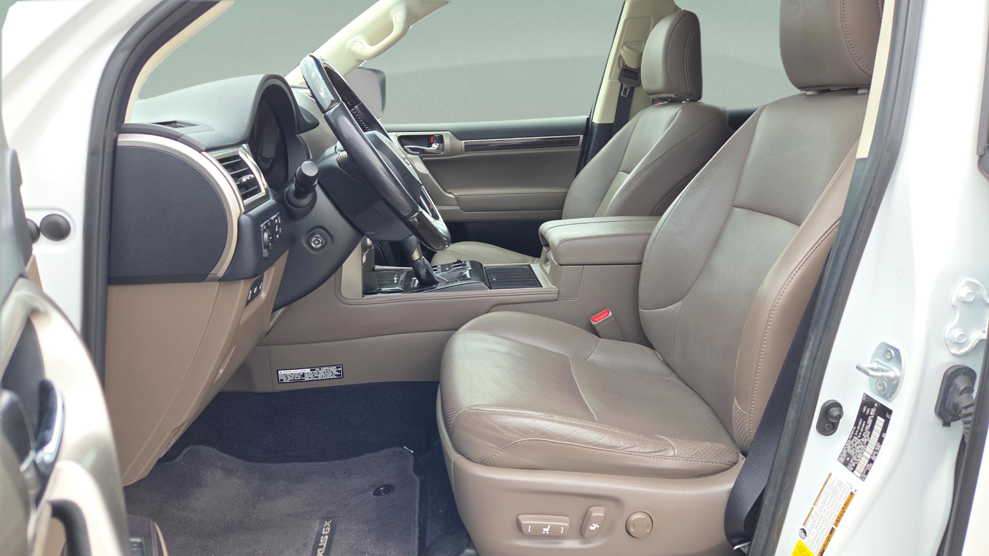 Used 2020 Lexus GX 460 Luxury w/ Off Road Package image 13